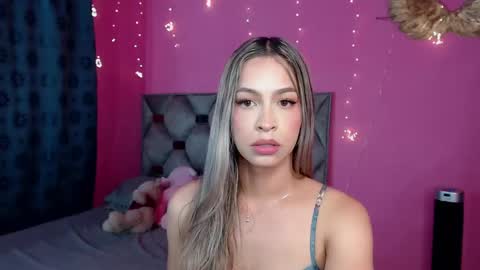 Snapshot of dione_sexyy chatting on December 22, 6:17 am IG dionemontecarlo19 online show from December 22, 6:17 am