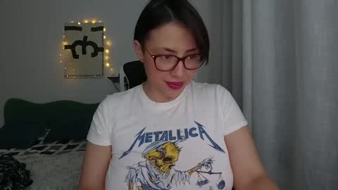 Snapshot of diosa_cadenas chatting on December 30, 12:32 am Anglica A online show from December 30, 12:32 am
