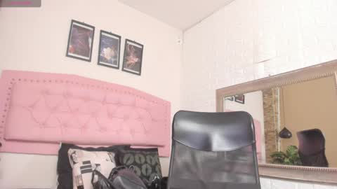 Snapshot of diosaa_golden chatting on February 13, 9:17 pm DIOSA online show from February 13, 9:17 pm