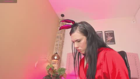 Snapshot of diosaa_golden chatting on February 20, 11:43 pm DIOSA online show from February 20, 11:43 pm