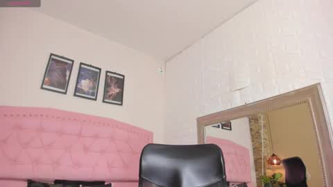 Snapshot of diosaa_golden chatting on February 10, 9:04 pm DIOSA online show from February 10, 9:04 pm