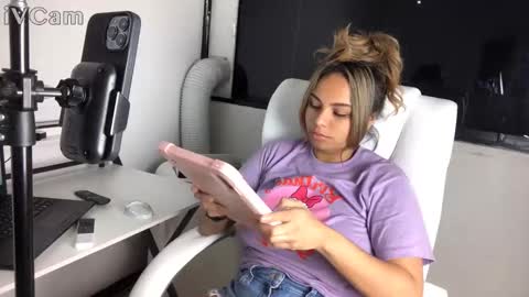 diosadeluniverso_ online show from November 5, 10:56 pm