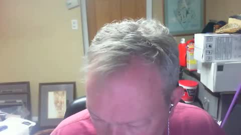 Snapshot of dirkpitt223 chatting on December 12, 1:28 pm DirtkPitt Fun guy working online show from December 12, 1:28 pm