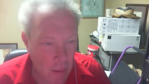 Snapshot of dirkpitt223 chatting on December 15, 11:09 pm DirtkPitt Fun guy working online show from December 15, 11:09 pm