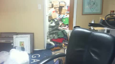 Snapshot of dirkpitt223 chatting on December 21, 9:25 pm DirtkPitt Fun guy working online show from December 21, 9:25 pm