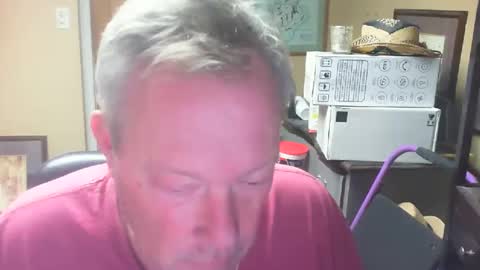 Snapshot of dirkpitt223 chatting on December 12, 8:10 pm DirtkPitt Fun guy working online show from December 12, 8:10 pm