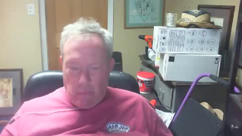 Snapshot of dirkpitt223 chatting on December 12, 11:36 pm DirtkPitt Fun guy working online show from December 12, 11:36 pm