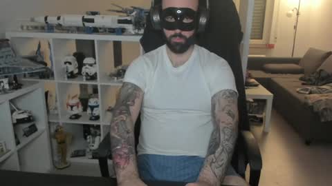 Robert online show from December 8, 8:47 pm