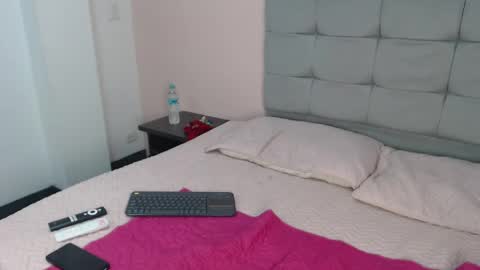disyamil_pineda online show from April 21, 2:51 am