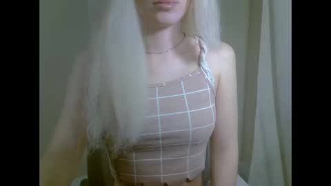 DitaMilton online show from October 5, 7:54 pm