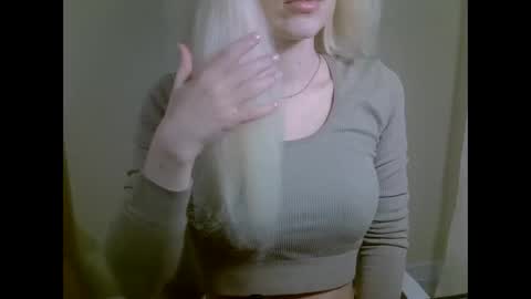 DitaMilton online show from September 30, 7:57 pm