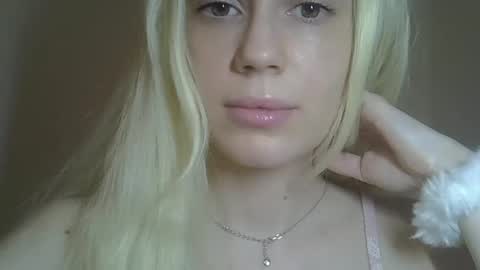 DitaMilton online show from March 9, 9:08 pm