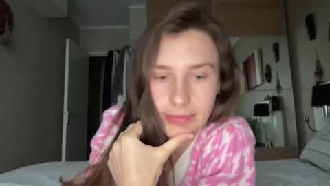 Snapshot of divine_beauty_girl chatting on January 29, 3:58 pm Valerie online show from January 29, 3:58 pm