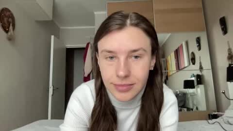 Snapshot of divine_beauty_girl chatting on February 4, 9:07 am Valerie online show from February 4, 9:07 am