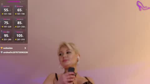 Snapshot of divine_kim chatting on February 6, 11:15 pm Miss Kim online show from February 6, 11:15 pm
