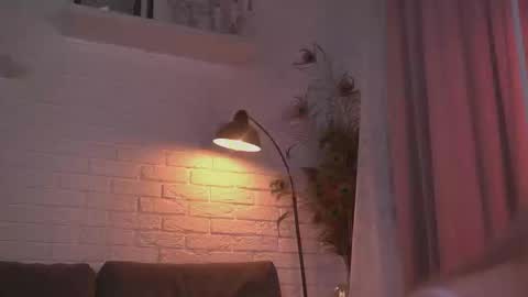 Snapshot of divine_lights chatting on February 1, 9:40 pm Eva and Lucia online show from February 1, 9:40 pm