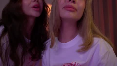 Snapshot of divine_lights chatting on December 24, 3:27 am Eva and Lucia online show from December 24, 3:27 am