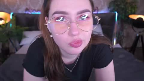 Snapshot of divinejasss chatting on February 24, 2:51 am DivineJasss online show from February 24, 2:51 am