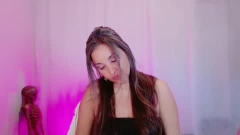 Snapshot of divinelynn chatting on February 23, 4:35 pm DivineLynn online show from February 23, 4:35 pm