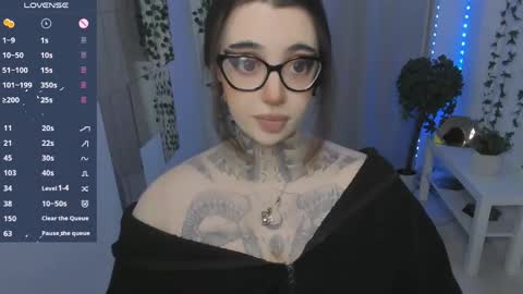 dixipixi_ online show from May 22, 5:58 am