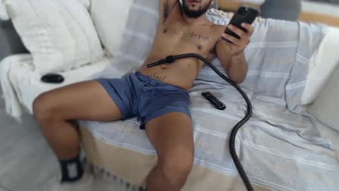 Snapshot of dmitirdarko chatting on February 13, 11:06 am Dmitri online show from February 13, 11:06 am