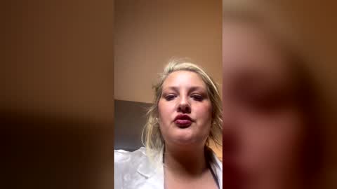 docwife12 online show from January 15, 3:04 am