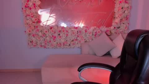 Snapshot of dolcieelliot chatting on February 17, 6:06 pm Dolcie online show from February 17, 6:06 pm