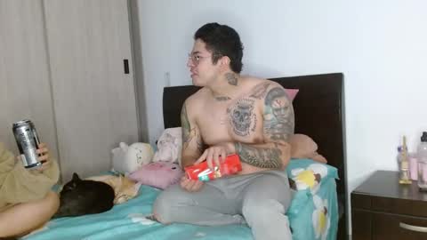 Snapshot of doll_and_sex chatting on February 4, 3:22 am Auro and Santiago online show from February 4, 3:22 am