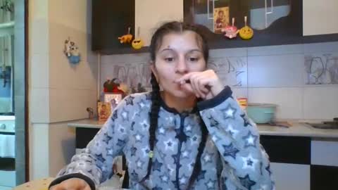 Snapshot of doll_stylish_ chatting on February 12, 6:08 am dol online show from February 12, 6:08 am