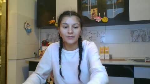 Snapshot of doll_stylish_ chatting on February 13, 3:29 am dol online show from February 13, 3:29 am