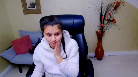 Snapshot of doll_stylish_ chatting on January 11, 8:43 am dol online show from January 11, 8:43 am