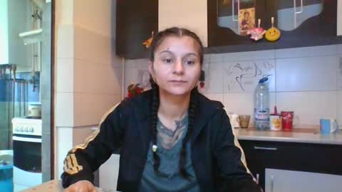 Snapshot of doll_stylish_ chatting on February 8, 6:43 am dol online show from February 8, 6:43 am
