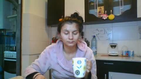 Snapshot of doll_stylish_ chatting on February 6, 5:25 am dol online show from February 6, 5:25 am
