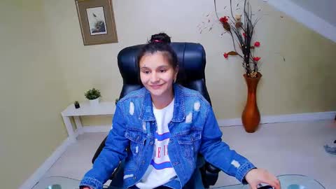 Snapshot of doll_stylish_ chatting on March 12, 1:40 pm dol online show from March 12, 1:40 pm