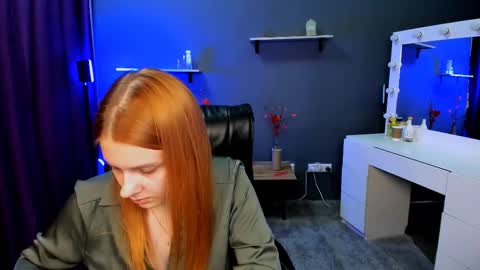 Snapshot of doll_vey chatting on March 6, 1:14 pm doll_vey online show from March 6, 1:14 pm