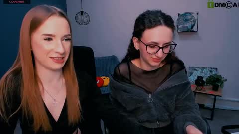 Snapshot of doll_vey chatting on March 3, 3:43 pm doll_vey online show from March 3, 3:43 pm