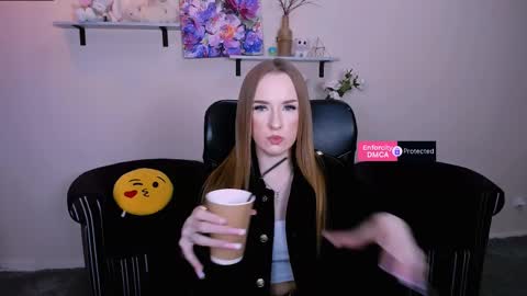 Snapshot of doll_vey chatting on February 25, 4:46 pm doll_vey online show from February 25, 4:46 pm