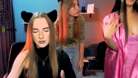 doll_vey online show from October 20, 7:08 pm