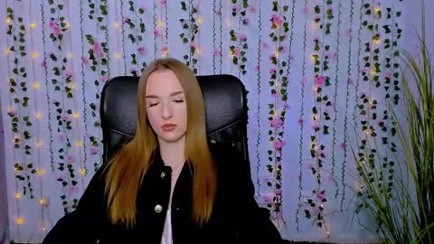 Snapshot of doll_vey chatting on March 4, 3:26 pm doll_vey online show from March 4, 3:26 pm