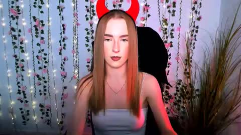 Snapshot of doll_vey chatting on September 13, 7:05 pm doll_vey online show from September 13, 7:05 pm