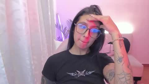 Snapshot of doll_waif chatting on September 10, 2:01 am veronica Independent model online show from September 10, 2:01 am