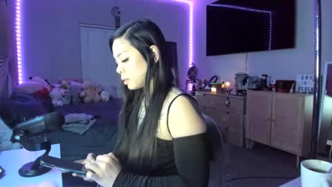 DOLLLFACE online show from March 11, 2:42 am