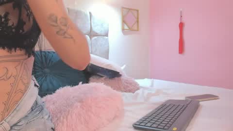 Lisa doll online show from April 24, 9:06 pm