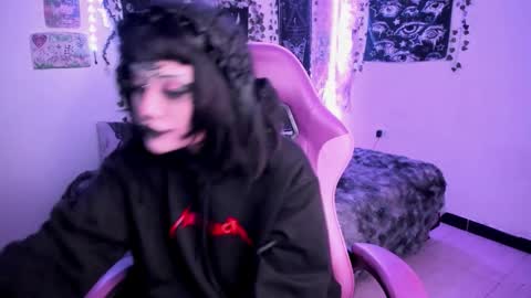 dolly_bones online show from October 31, 10:54 pm