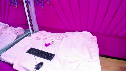 dollyjuicy1 online show from January 27, 2:42 am