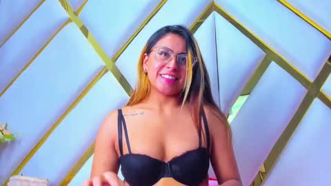 dollyjuicy1 online show from February 11, 10:25 am