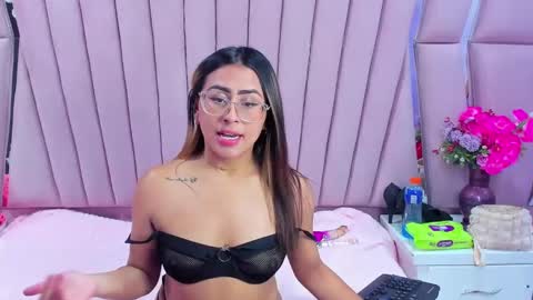 dollyjuicy1 online show from January 22, 4:02 am