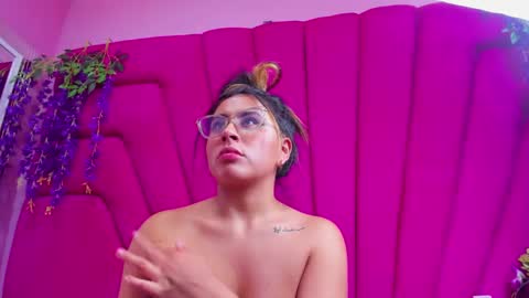 dollyjuicy1 online show from February 1, 7:44 pm