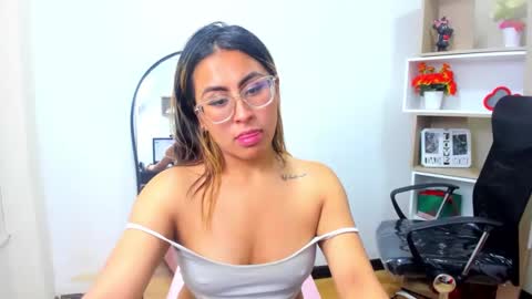 dollyjuicy1 online show from January 20, 12:36 am