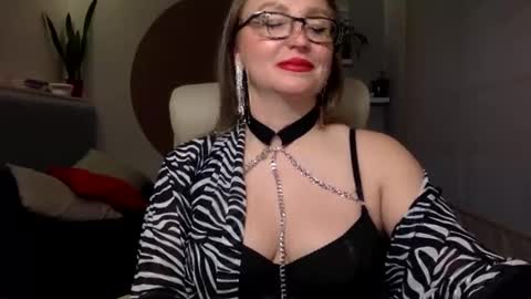 DOM MUMMY online show from October 25, 12:17 pm